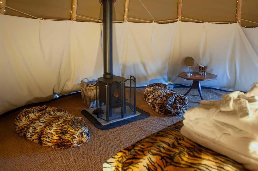 Burtree House & Retreats Tipi With Secluded Hot Tub Hotel Thirkleby Exterior photo