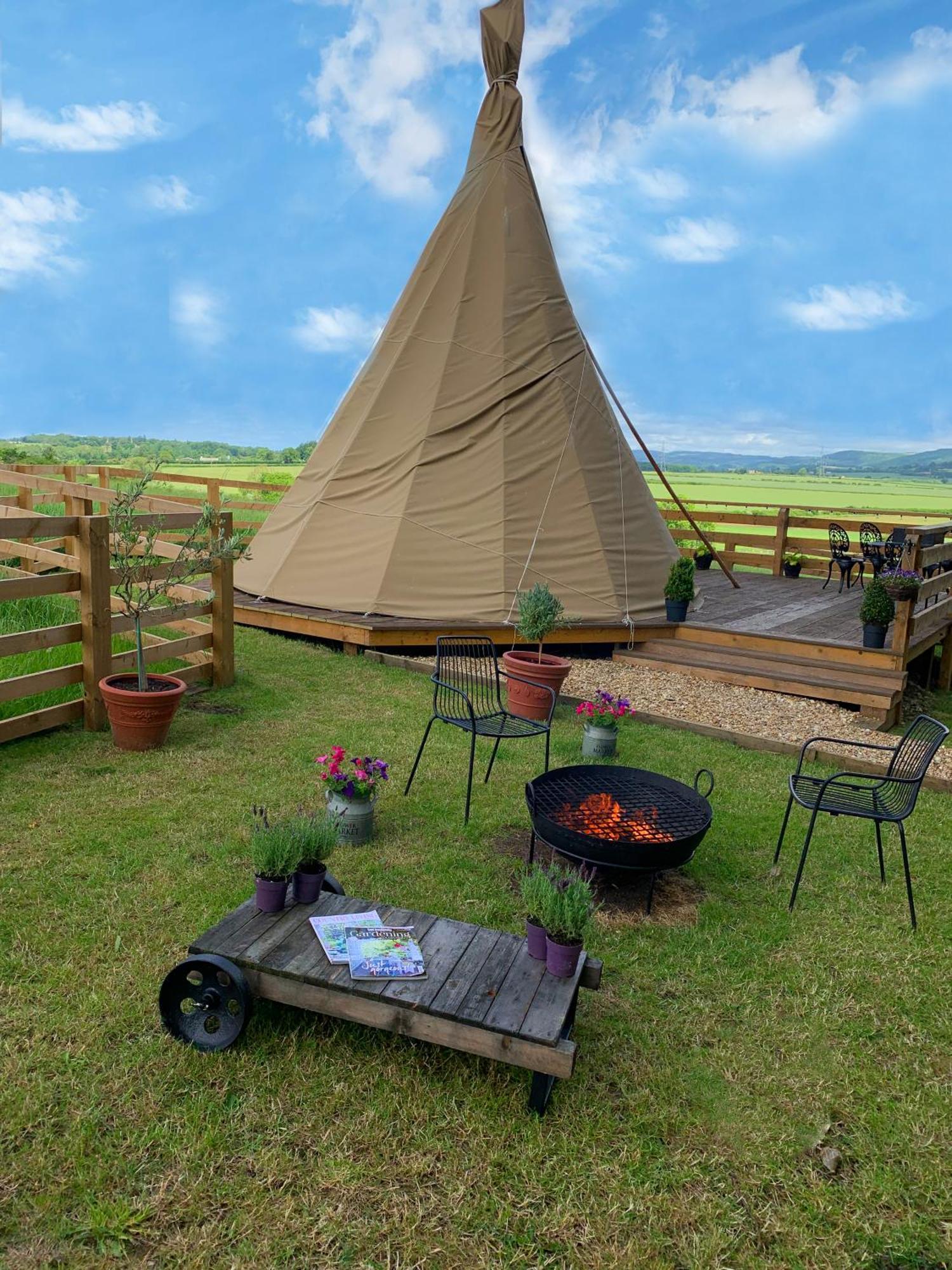 Burtree House & Retreats Tipi With Secluded Hot Tub Hotel Thirkleby Exterior photo
