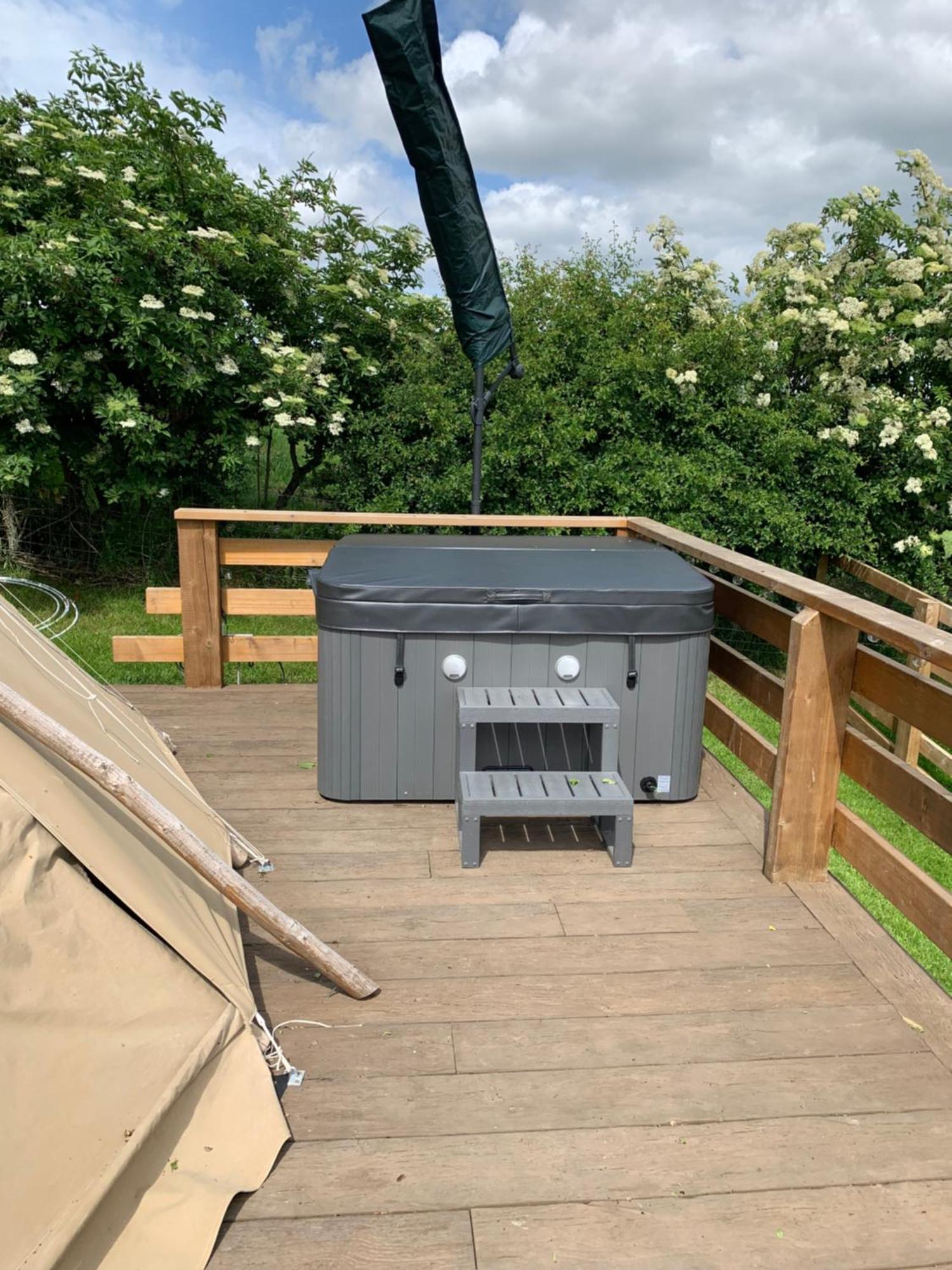 Burtree House & Retreats Tipi With Secluded Hot Tub Hotel Thirkleby Exterior photo